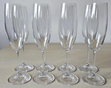 Kristallen champagneglazen beschikbaar voor biedingen