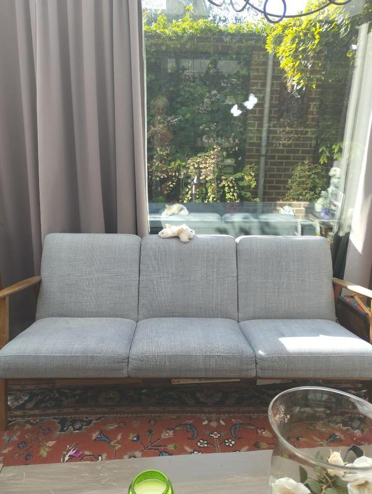IKEA EKENÄSET 3-zitsbank – retro & stijlvol, Huis en Inrichting, Fauteuils, Gebruikt, Hout, Stof, Ophalen