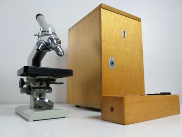 Sovjet Biologische Microscoop Worker BIOLAM R-11 LOMO beschikbaar voor biedingen