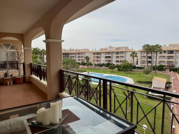 Ruime duplex penthouse bij La Zenia Boulevard Playa Flamenca beschikbaar voor biedingen