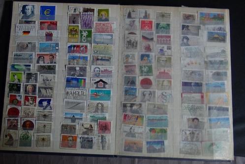 Postzegelalbum A4 (13) zegels uit veel landen, Postzegels en Munten, Postzegels | Volle albums en Verzamelingen, Ophalen of Verzenden