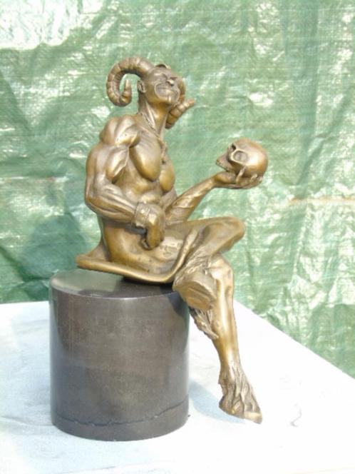 Standbeeld van een sater, demon, duivel in brons gesigneerd., Antiek en Kunst, Antiek | Brons en Koper, Brons, Ophalen