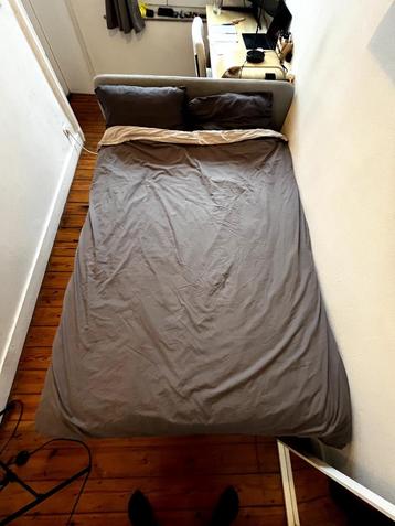 Lit 140 complet très bon état beschikbaar voor biedingen