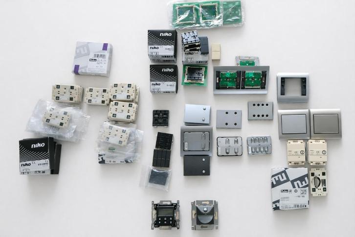 Grote partij Nikobus drukknoppen en meer! | Nieuw + gebruikt, Hobby en Vrije tijd, Elektronica-componenten, Zo goed als nieuw