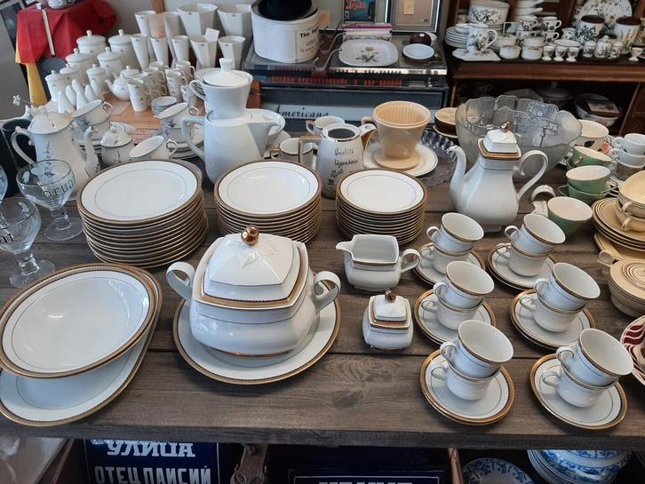 Service 12 personnes en porcelaine dorure Winterling Bavaria, Antiquités & Art, Antiquités | Services (vaisselle) complet, Enlèvement