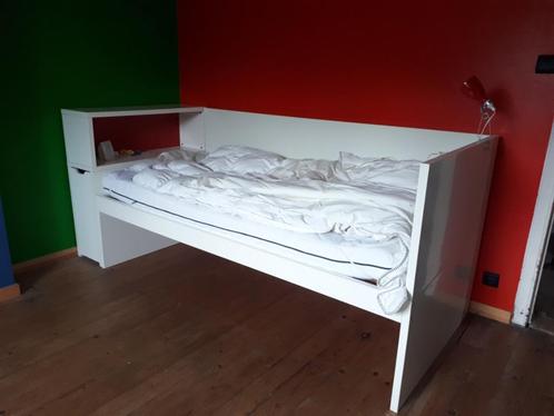 Lit simple avec table de chevet et tiroir intégrés Ikea, Maison & Meubles, Chambre à coucher | Lits, Comme neuf, Une personne