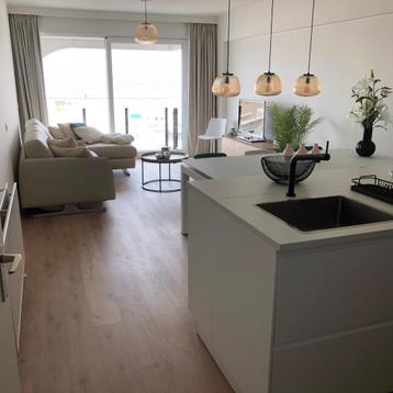 Volledig vernieuwd appartement op de zeedijk te huur beschikbaar voor biedingen