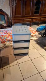 Meubeltje om spullen op te bergen., Ophalen