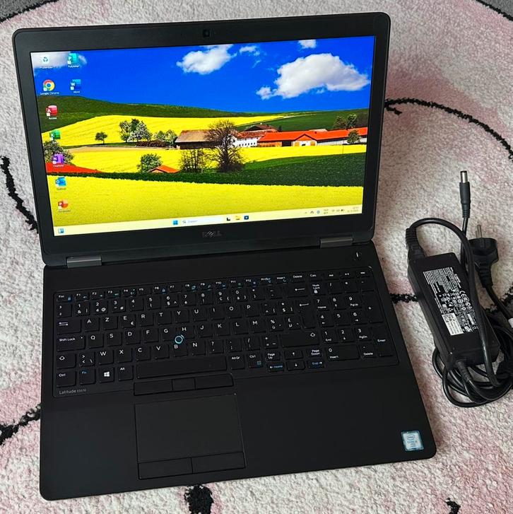 Mooie 15.6”Full Hd Dell/i5-7300U/8gb ddr4/256gb ssd/Win 11/, Computers en Software, Laptop-opladers, Zo goed als nieuw, Ophalen