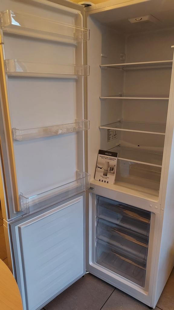 Koelkast met diepvries, Elektronische apparatuur, Koelkasten en IJskasten, Zo goed als nieuw, Met aparte vriezer, Ophalen