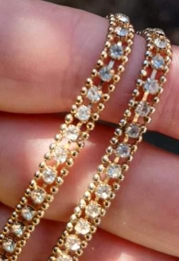 Oude prachtige ketting.

 beschikbaar voor biedingen