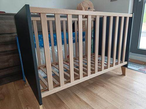 babybed zwart/hout Dreambaby - Transland Steffi, Kinderen en Baby's, Babywiegjes en Ledikanten, Zo goed als nieuw, Ledikant, Ophalen