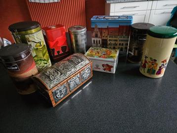 Allerlei blikken dozen  beschikbaar voor biedingen