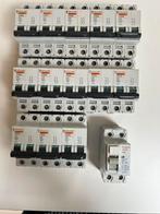 MERLIN-GIRIN AUTOMATISCHE ZEKERING,VERLIESSTROOMSCHAKELAAR, Ophalen, Nieuw