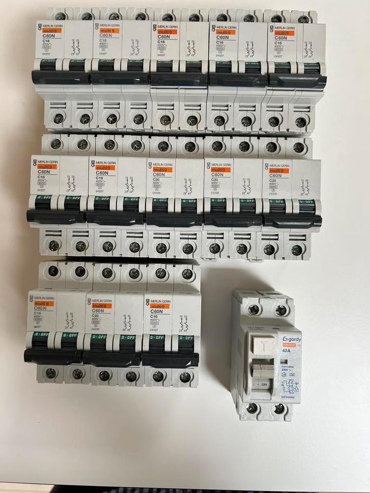 MERLIN-GIRIN AUTOMATISCHE ZEKERING,VERLIESSTROOMSCHAKELAAR, Doe-het-zelf en Bouw, Elektriciteit en Kabels, Nieuw, Ophalen