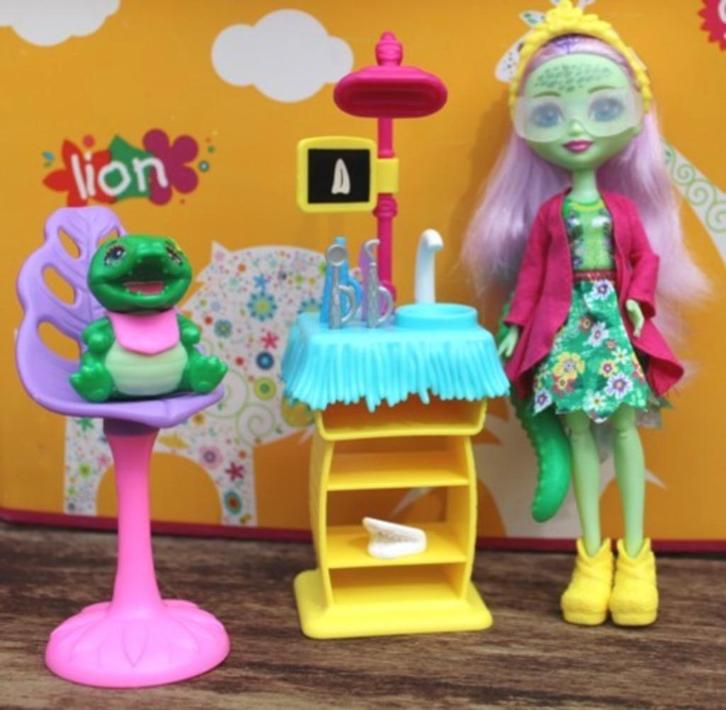 Enchantimals Vrolijke Tandarts met Andie Alligator, Kinderen en Baby's, Speelgoed | Poppen, Zo goed als nieuw, Overige typen, Ophalen of Verzenden