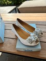 Witte feestelijke pumps met hak, merk Voltan, Ophalen, Zo goed als nieuw, Pumps