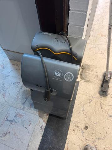 Hand droger beschikbaar voor biedingen