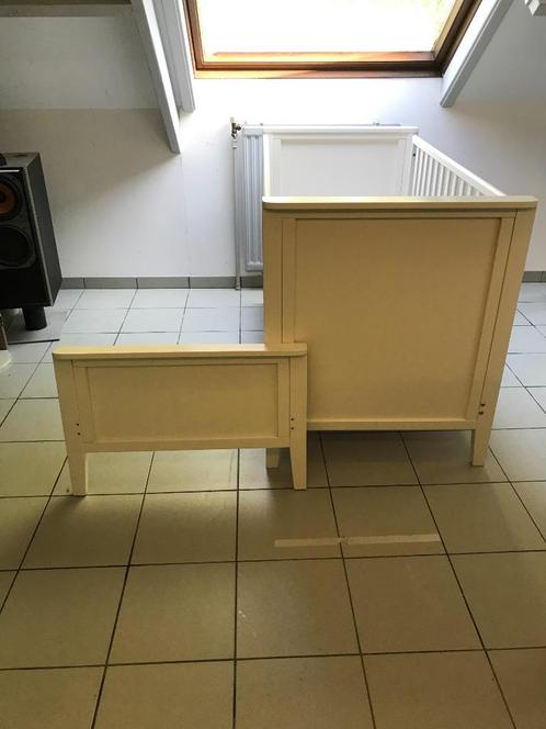 Kinderbedje en kastje., Kinderen en Baby's, Kinderkamer | Bedden, Zo goed als nieuw, 140 tot 160 cm, 70 tot 85 cm, Lattenbodem