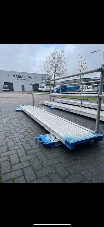 Loopvloer beschikbaar voor biedingen