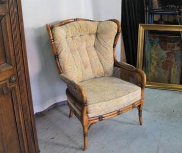 antieke bamboe fauteuil zetel met stof bekleding beschikbaar voor biedingen
