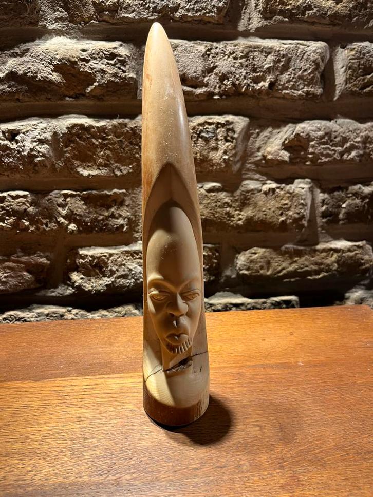 Afrikaans beeldje – gesneden uit been, Antiek en Kunst, Kunst | Beelden en Houtsnijwerken, Ophalen of Verzenden