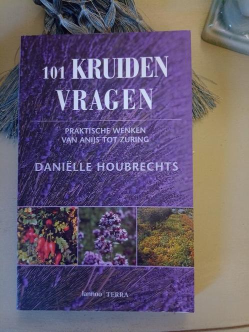 101 kruiden vragen. Daniëlle Houbrechts, Livres, Santé, Diététique & Alimentation, Comme neuf, Enlèvement ou Envoi