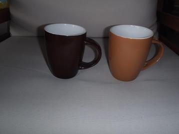 1 set van 2 bekers beschikbaar voor biedingen