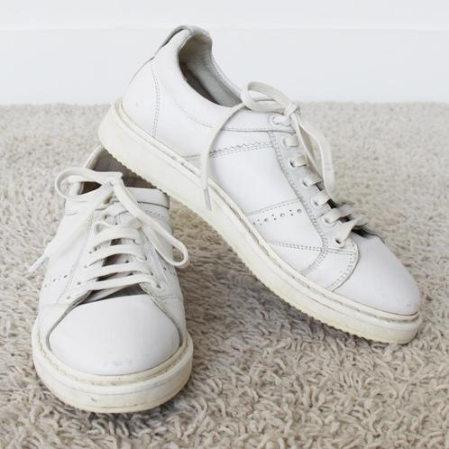 Mooie Nubikk Schoenen (Maat 38) s11 - € 25,-, Kleding | Dames, Schoenen, Zo goed als nieuw, Sneakers, Wit, Verzenden