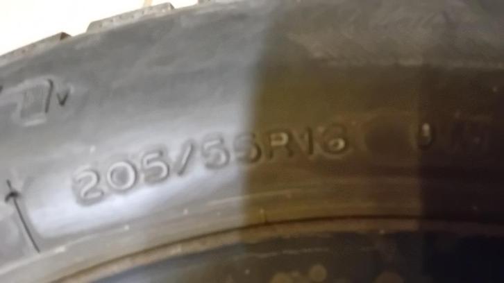 4roues montées neige 205/55/16, Auto-onderdelen, Banden en Velgen, Banden en Velgen, Winterbanden, 16 inch, 205 mm, Personenwagen