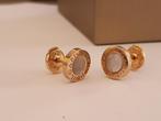 Boucle d'oreille BVLGARI Or rose 18K et Nacre, Handtassen en Accessoires, Oorbellen, Nieuw, Knopjes of Stekers, Goud, Met edelsteen