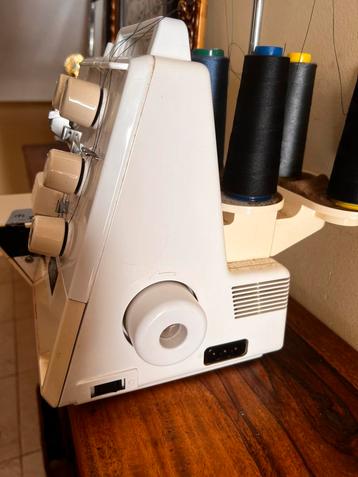 Surjeteuse bernina, Enlèvement, Comme neuf, Surjeteuse, Bernina