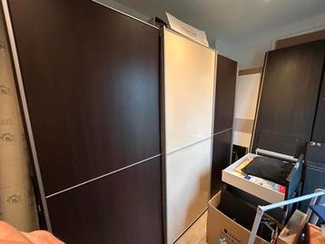 Grote 3 luik kleerkast beschikbaar voor biedingen