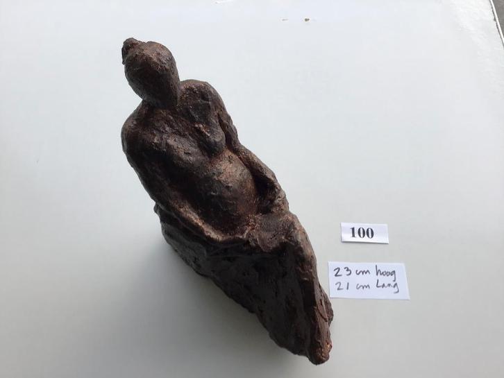 beeld in keramiek van zwangere vrouw gepatineerd, Antiek en Kunst, Kunst | Beelden en Houtsnijwerken, Ophalen of Verzenden