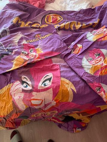 Mega Mindy en frozen 1persoonsdekbed beschikbaar voor biedingen