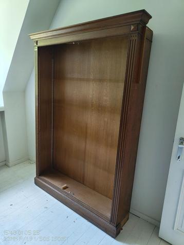 rek met legplanken + dossierkast +  bed + 2x bed + buro beschikbaar voor biedingen