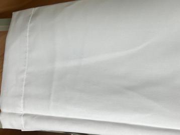 Verduisteringsgordijnen beschikbaar voor biedingen