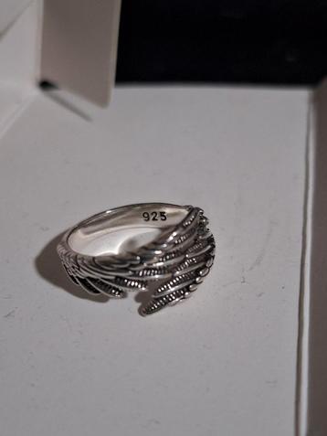 Bague en argent ajustable en argent 925 neuve disponible aux enchères