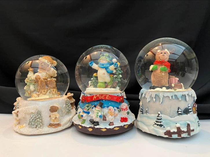3 grote snowglobe - sneeuwbol met muziekdoos, Diversen, Kerst, Gebruikt, Ophalen of Verzenden