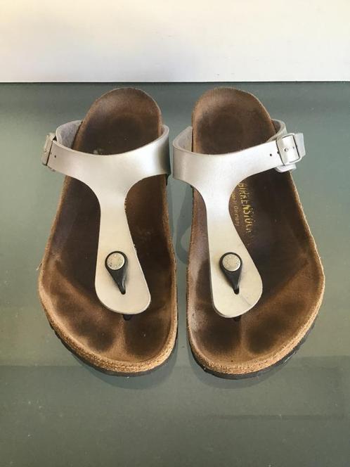 Gratis Verzenden | Birkenstock Gizeh zilveren slippers 39, Kleding | Dames, Schoenen, Zo goed als nieuw, Slippers, Overige kleuren