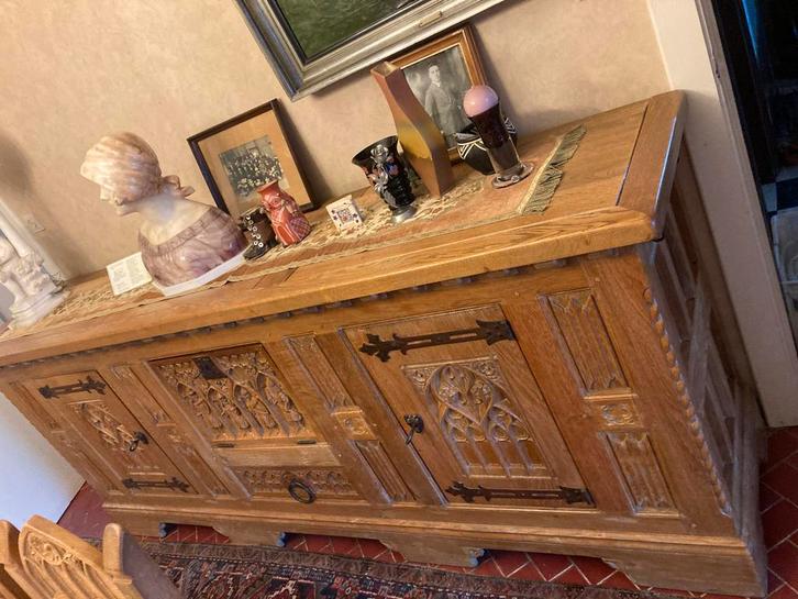 Massief eiken dressoirkast met fijn houtsnijwerk, Maison & Meubles, Armoires | Dressoirs, Comme neuf, 200 cm ou plus, 50 à 75 cm