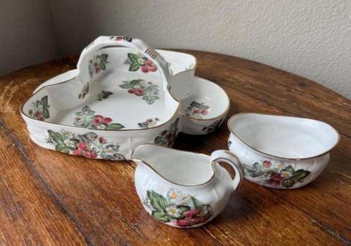 Hammersley English Bone China Ripe Strawberry Basket servies, Antiek en Kunst, Antiek | Servies los, Ophalen of Verzenden