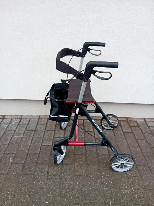 Super.design 4-wielige rollator, opvouwbaar en voorzien van, Diversen, Rollators, Zo goed als nieuw, Opvouwbaar, Ophalen
