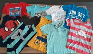 Verschillende t-shirts maat 122/128 beschikbaar voor biedingen