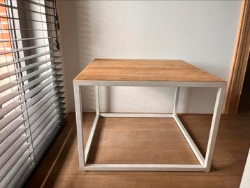 Eiken bijzettafel/sidetable/sslontafel met wit onderstel beschikbaar voor biedingen