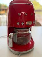 Te koop: SMEG koffiemachine Rood – zo goed als nieuw, Elektronische apparatuur, Koffiezetapparaten, Ophalen, Koffiemachine