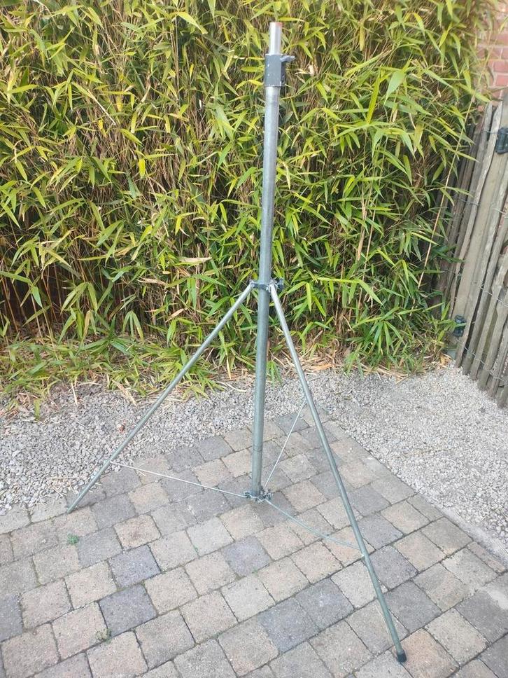 Support d'éclairage argenté Doughty Club 35 (défectueux), Musique & Instruments, Pieds, Utilisé, Lumières ou Lasers, Enlèvement