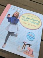 Naaiboek 'hippe kleding voor meisjes', Boeken, Ophalen of Verzenden, Nieuw