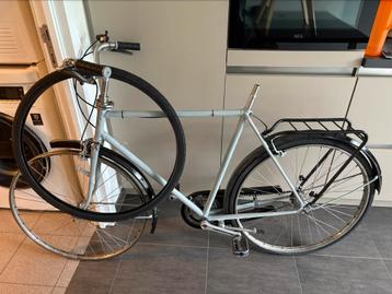 Te koop: oude fiets – 10€ beschikbaar voor biedingen