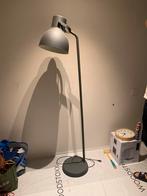 Staan lamp van IKEA zwart, Huis en Inrichting, Lampen | Vloerlampen, Ophalen, Zo goed als nieuw